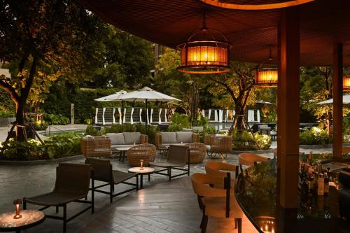 Taman di luar Marriott Executive Apartments, Bangkok Townhall Sukhumvit
