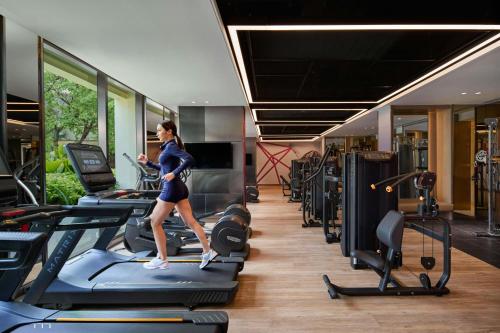 Pusat kecergasan dan/atau kemudahan kecergasan di Marriott Executive Apartments, Bangkok Townhall Sukhumvit