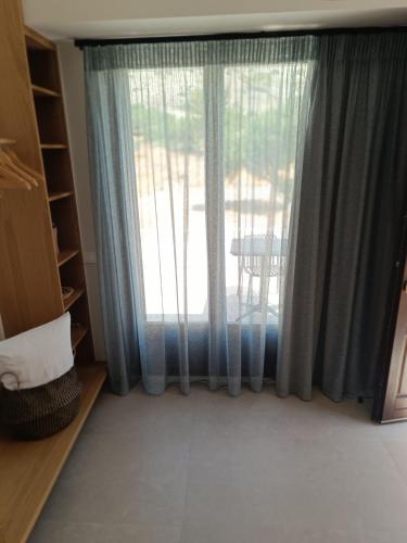 Una cama o camas en una habitación de Talos