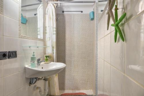 a bathroom with a sink and a shower at Nido d'amore in Portoferraio