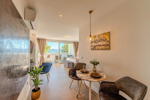 Deluxe apartment Diadora with sea view