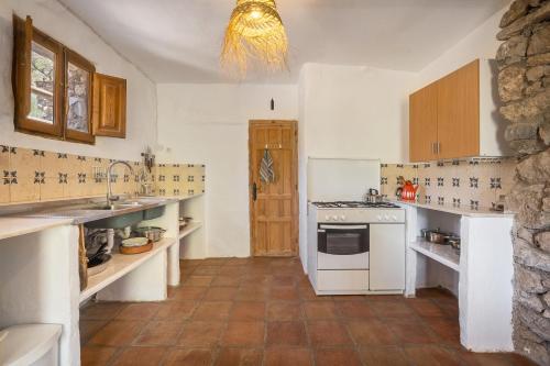 a kitchen with a sink and a stove at Off-Grid - Puerto Mika in Órgiva