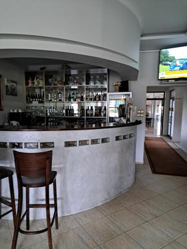 Lounge nebo bar v ubytování Pokoj trzyosobowy osobne łóżka Quick Check In