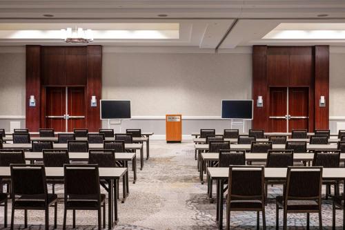 Kawasan bisnes dan/atau bilik persidangan di The Westin Huntsville