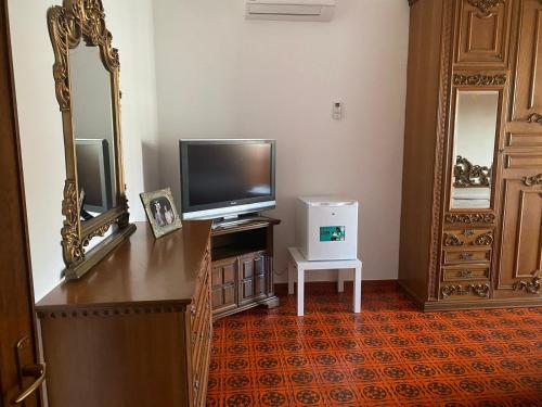 TV a/nebo společenská místnost v ubytování Il Faro