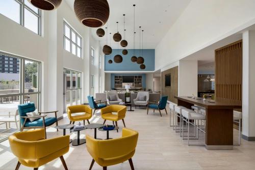 Гостиная зона в Element Charleston Airport