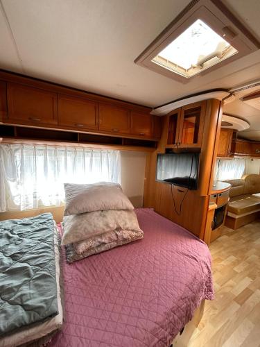 a small bedroom with a bed in a vehicle at Maszoperia Sun4hel Kite & Wind & Surf in Jastarnia