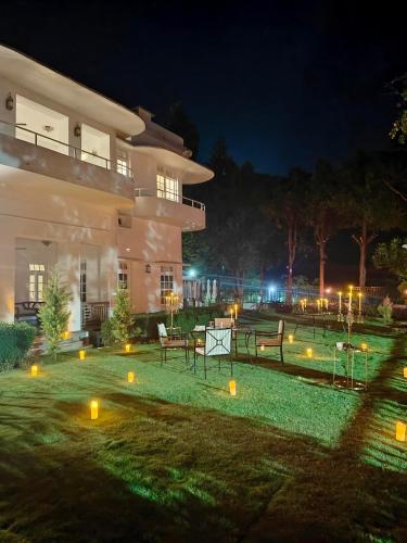 Kolam renang di atau dekat dengan Kinwani House, Narendranagar, Rishikesh - Araiya Anthology