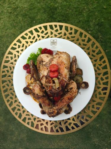 Makanan di atau berdekatan hotel