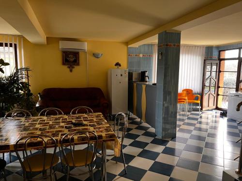 a kitchen and dining room with a table and chairs at Vila Ovi Salin in Turda