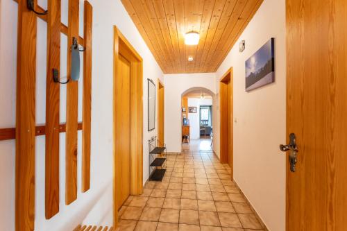 a hallway in a house with a wooden ceiling at Adlerhof in Samerberg