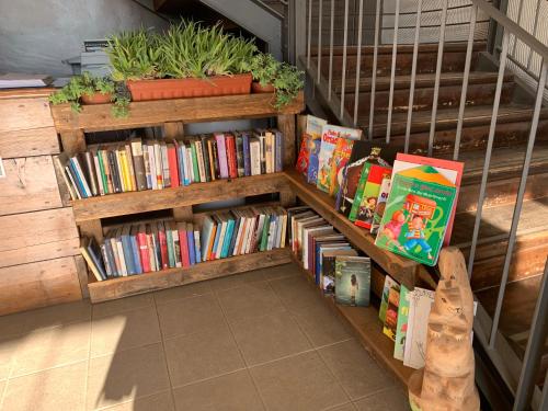 a book shelf filled with books in a room at La Locanda della Mandria in Venaria Reale