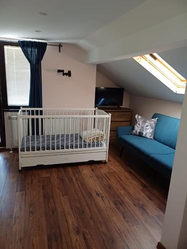 a living room with a crib and a couch at Villa Villekulla in Chukovezer