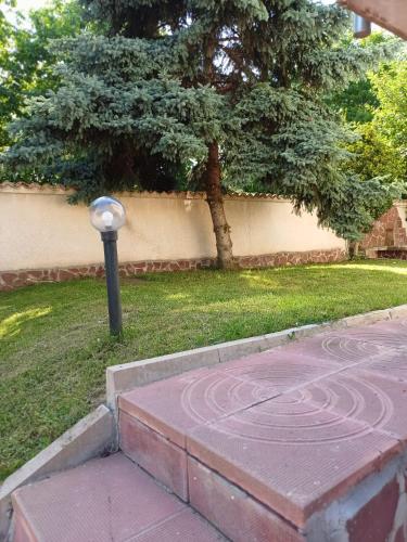 a street light next to a sidewalk with a labyrinth at Villa Villekulla in Chukovezer
