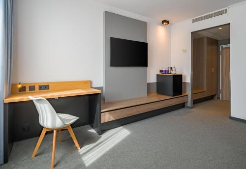 TV a/nebo společenská místnost v ubytování Spark by Hilton Wuppertal City Centre
