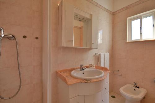Ένα μπάνιο στο Prestige for Home - Moradia Alagoa Praia - Altura