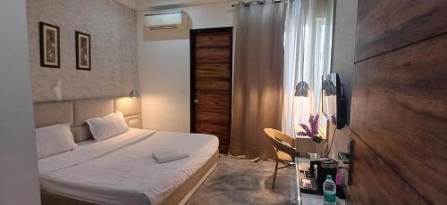 Postel nebo postele na pokoji v ubytování Hotel Prithvi By Admire Stays