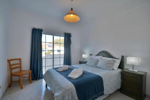 Ένα ή περισσότερα κρεβάτια σε δωμάτιο στο Prestige for Home - Moradia Alagoa Praia - Altura