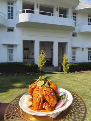 Makanan di atau berdekatan hotel