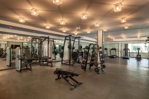 Fitness centrum a/nebo fitness zařízení v ubytování The ERAVATI Sule Grand Yangon