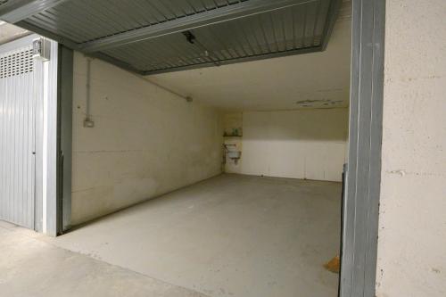an empty garage with a door in a room at 320 - Casa Scorcio di Mare A due passi dal centro e dal mare di Riva Trigoso in Riva Trigoso