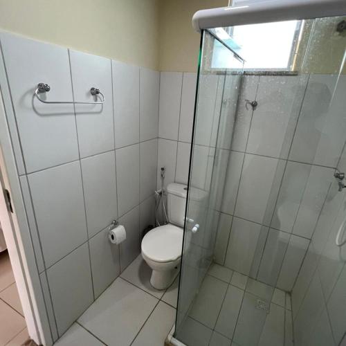 Ένα μπάνιο στο Apartamento Pé na areia