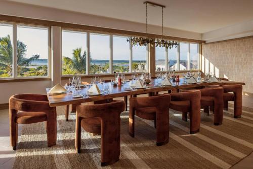 Restoran atau tempat lain untuk makan di Salterra, a Luxury Collection Resort & Spa, South Caicos