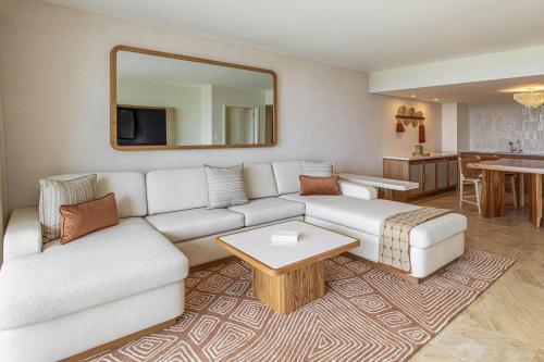 Ruang duduk di Salterra, a Luxury Collection Resort & Spa, South Caicos