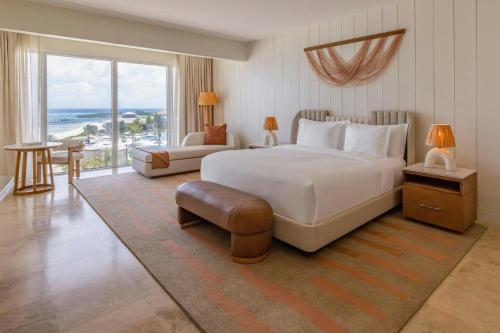 Katil atau katil-katil dalam bilik di Salterra, a Luxury Collection Resort & Spa, South Caicos