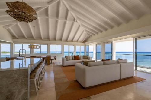 Ruang duduk di Salterra, a Luxury Collection Resort & Spa, South Caicos
