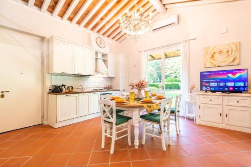 Kuchyň nebo kuchyňský kout v ubytování Cottage L'Antico Frantoio