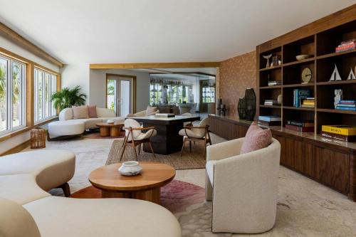 Ruang duduk di Salterra, a Luxury Collection Resort & Spa, South Caicos