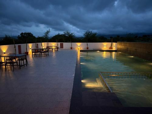 Bazén v ubytování Leopard Hill Resort - Bandipur nebo v jeho okolí