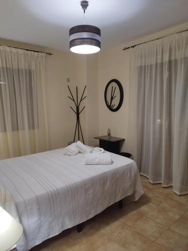 a bedroom with a bed with two towels on it at Alojamiento el camarín in Baños de la Encina