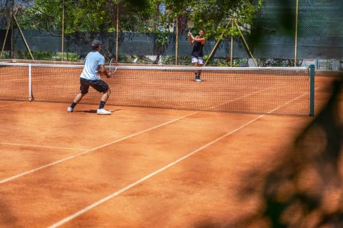 Tenis a/nebo squash v ubytování Hotel Palace Magnolia SPA nebo okolí