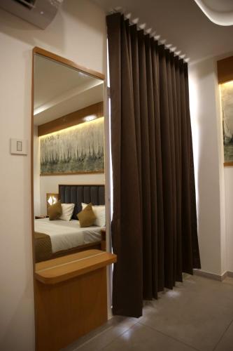 Hotel The Grand Shivaにあるベッド
