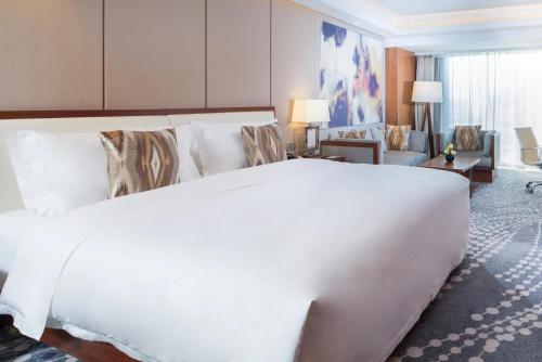 Ένα ή περισσότερα κρεβάτια σε δωμάτιο στο Intercontinental Jinan City Center by IHG