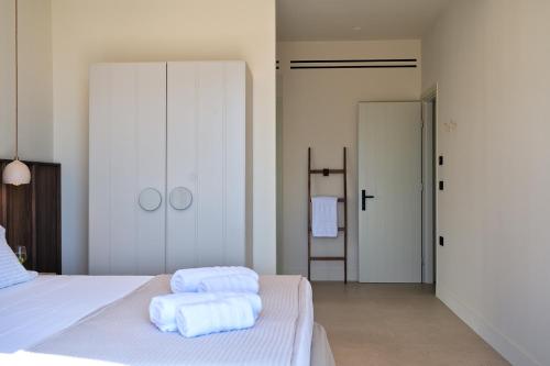 Postel nebo postele na pokoji v ubytování White Arch Villa