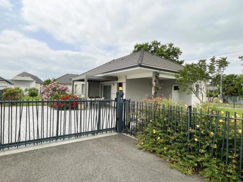 a house with a black fence and flowers at Chez nicolas in Sendets