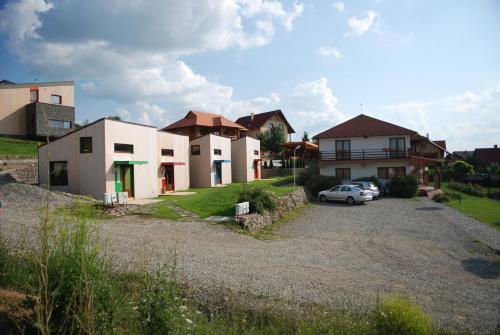 a group of houses with a car parked in a driveway at Bungalouri Horizont in Odorheiu Secuiesc