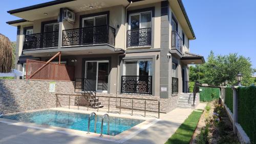 Bazén v ubytování Villa BB Mugla 2 nebo v jeho okolí