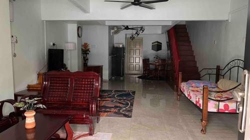 Posezení v ubytování Bayan 10 Homestay, Ayer Keroh Guest House - 4bedrooms, 15minutes to town