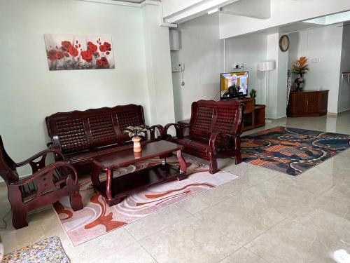Posezení v ubytování Bayan 10 Homestay, Ayer Keroh Guest House - 4bedrooms, 15minutes to town