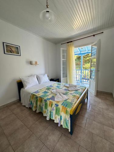 Postel nebo postele na pokoji v ubytování Galini Hellenic Hospitality
