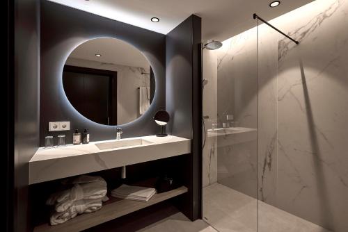 Ένα μπάνιο στο Universal Hotel Neptuno - Adults Only