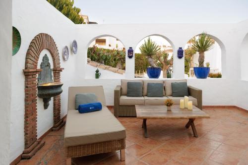 MARBELLA BANUS SUITES - Banús - Nueva Andalucía - Aldea Blanca Complex - Premium 2BR - 2BA - Double Outdoor Terrace - Stunning Sea Views - S Pool - Walk to Centro Plaza Shopping - Ideal for Families