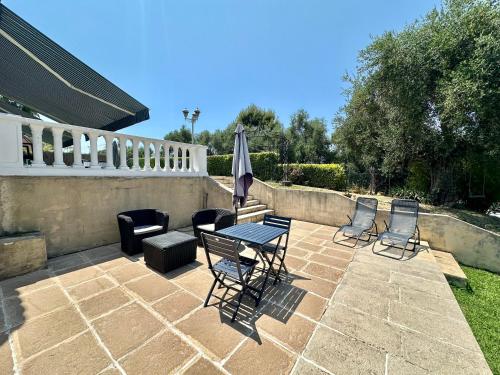 Photo de la galerie de l'établissement Magnifique studio sur les hauteurs de Nice, piscine, parking et WIFI, à Nice