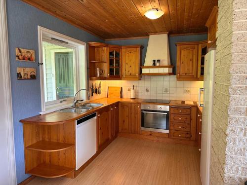 Dapur atau dapur kecil di Spacious House with Fjordview