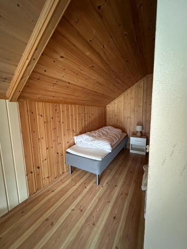 Katil atau katil-katil dalam bilik di Spacious House with Fjordview