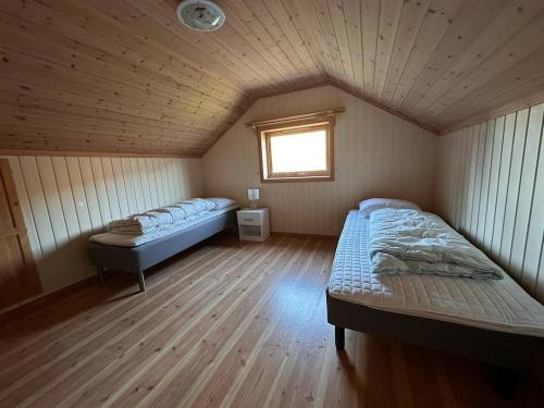 Katil atau katil-katil dalam bilik di Spacious House with Fjordview